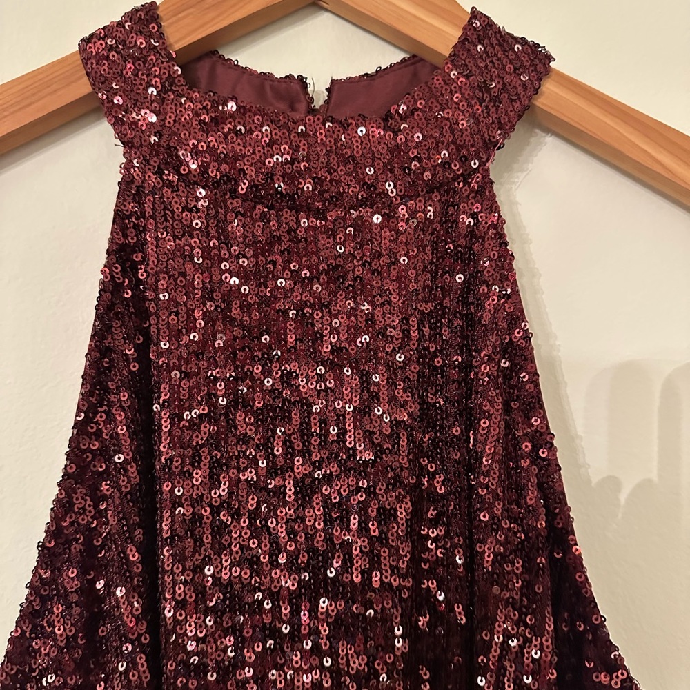 Cable & Gauge Burgundy Sequin Halter Top - Picture 2 of 8